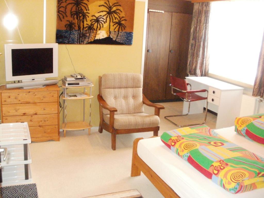 Hotel Pez Ault Disentis Habitación foto